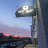 Fellini Bistrot outside
