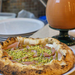 Pizzeria Napule food