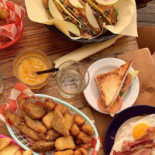 Peppa Bistrot food