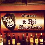Le Roi Moustache Dentro