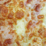 Mondo Pizza food