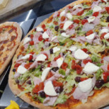 Pizzeria Parco Pizza outside
