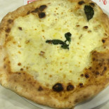 O' Scugnizzo Comida