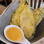 Mama Sushi food