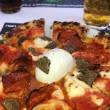 Pizzeria Pomodoro E Basilico food