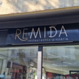 Re Mida À l'intérieur