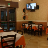 Barty's Pizza Dentro