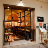 The Cardinal Aperitif Nourriture