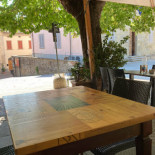 Al Travato À l'intérieur