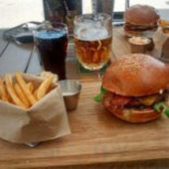 R Burger Minigolf food