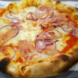 Pizza In Piazza food