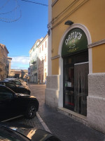 Benedetti's Pizza outside