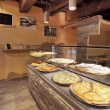 A Tutta Pizza food
