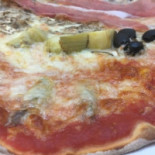A Tutta Pizza food