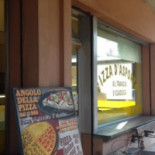 Angolo Della Pizza outside