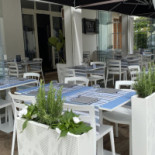 Amici outside