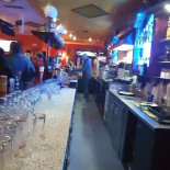 Black White Pub Comida