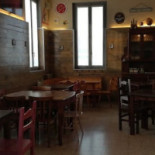 Al Quindes À l'intérieur