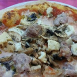 Antica Pizzeria Guglielmo food