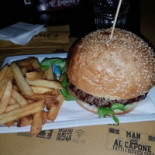 Al Capone 's Burger 'n ' Pizza food