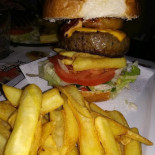 Al Capone 's Burger 'n ' Pizza food