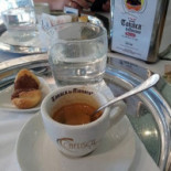 Caflisch Cafe' Nourriture