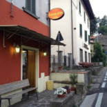 Le Pizze Di Leo outside