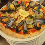 Luna Rossa 2 food