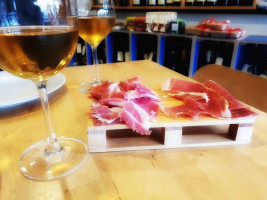 Enoteca Vino Birra E Fantasia food