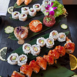 Nikky Sushi food