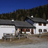 Rifugio Rinfreddo outside