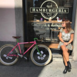 Hamburgeria 721 outside
