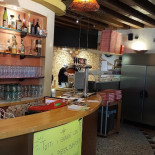 Pizzeria La Bugia inside