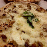 Viro' Pizzeria food
