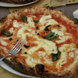Viro' Pizzeria food