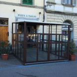 Non Solo Pizza outside