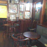 Simon Pub Dentro