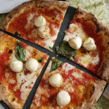 Margherita E Le Sue Sorelle food