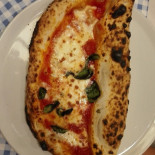 Margherita E Le Sue Sorelle food