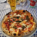 Margherita E Le Sue Sorelle food