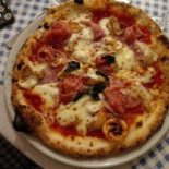 Margherita E Le Sue Sorelle food