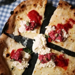 Margherita E Le Sue Sorelle food