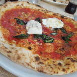 Margherita E Le Sue Sorelle food