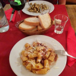 L'oste In Piazza food