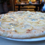 Pizzeria Centrale food