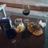 Tyche Wine Comida