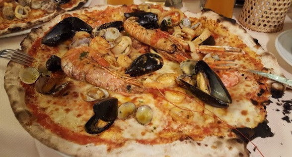 Servii E Riverii Pizzeria Nourriture
