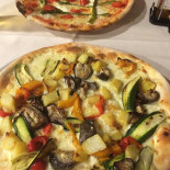 Pizzeria Metropolis food