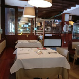 Pizzeria Da Michele inside