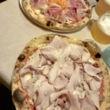 Pizzeria Carinostri food